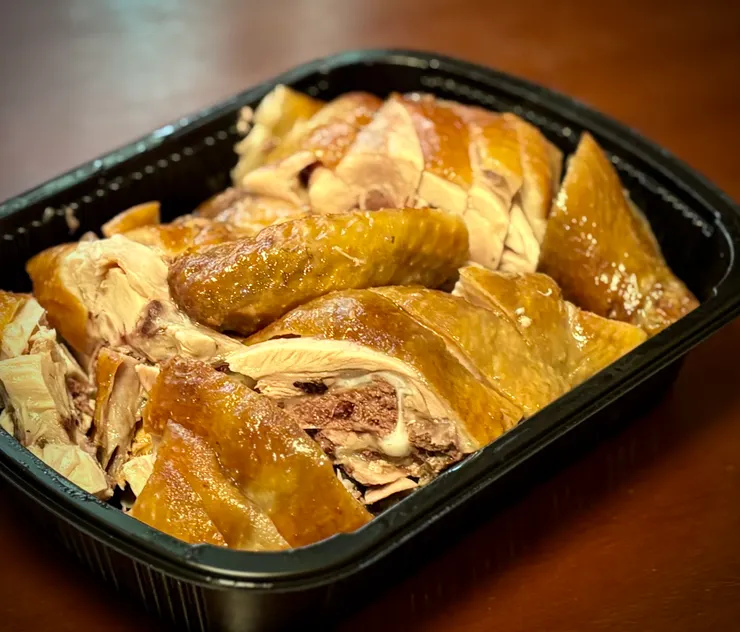 郭董最愛的果凍雞（甘蔗雞），煙燻香氣好濃，雞肉口感Q彈不柴