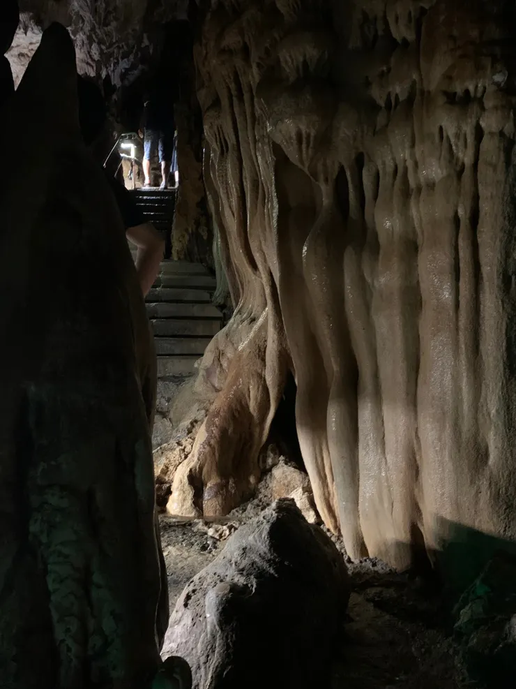 又來一波浪，近距離接觸。