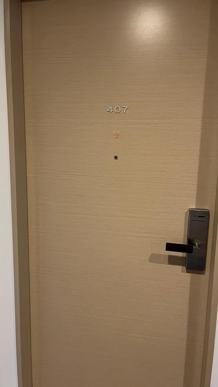 有個小小的禁菸標誌。