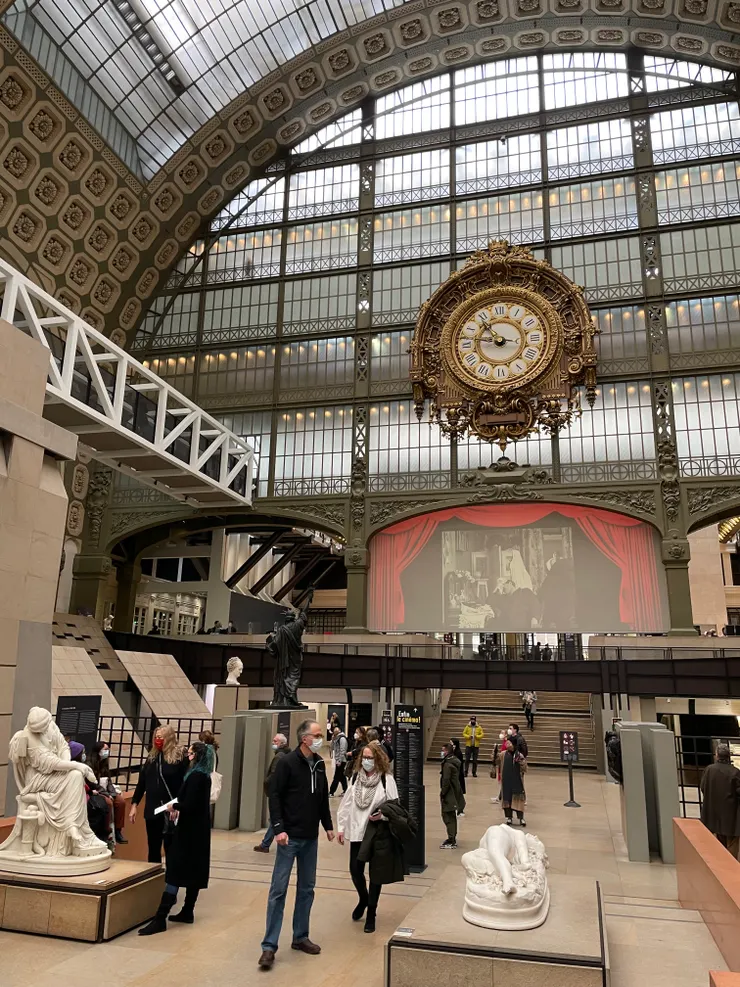 車站大鐘還保留著