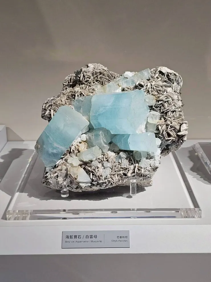 海藍寶石、白雲母(巴基斯坦)
