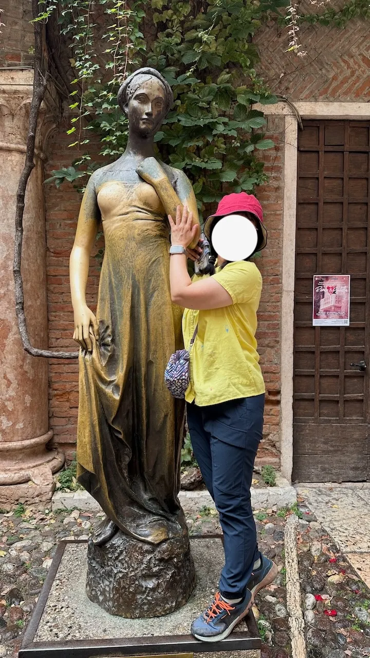 故居中庭的茱麗葉銅像