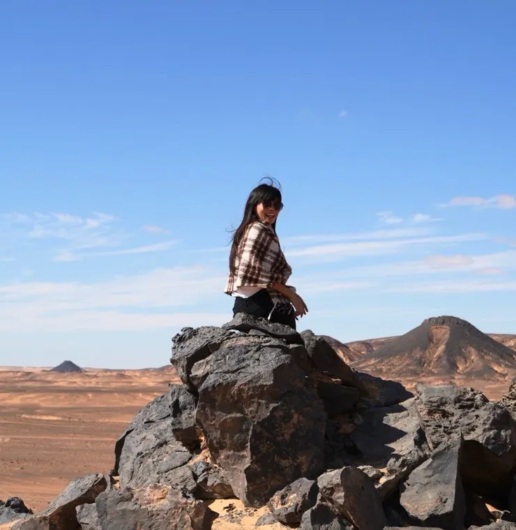 黑沙漠的巨石與山丘