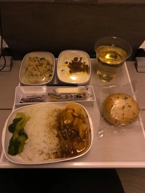 飛行日記(56) 阿聯酋航空 杜拜DXB - 台北TPE  EK366