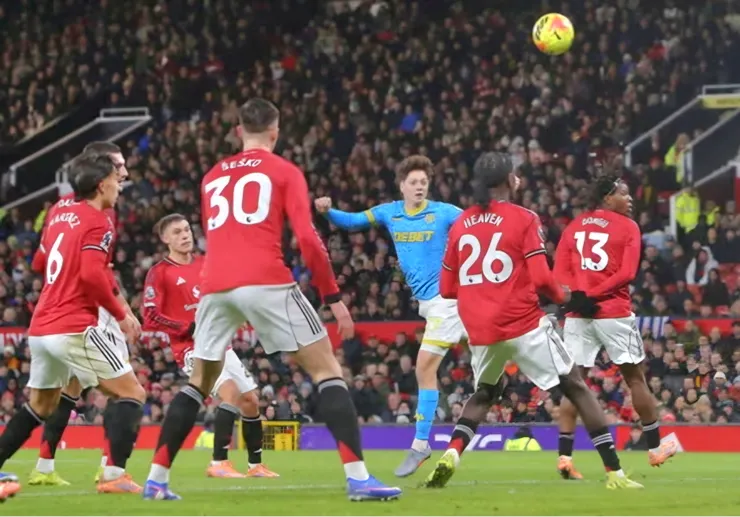 卡歷奇跳頂破網助狼隊追和1:1