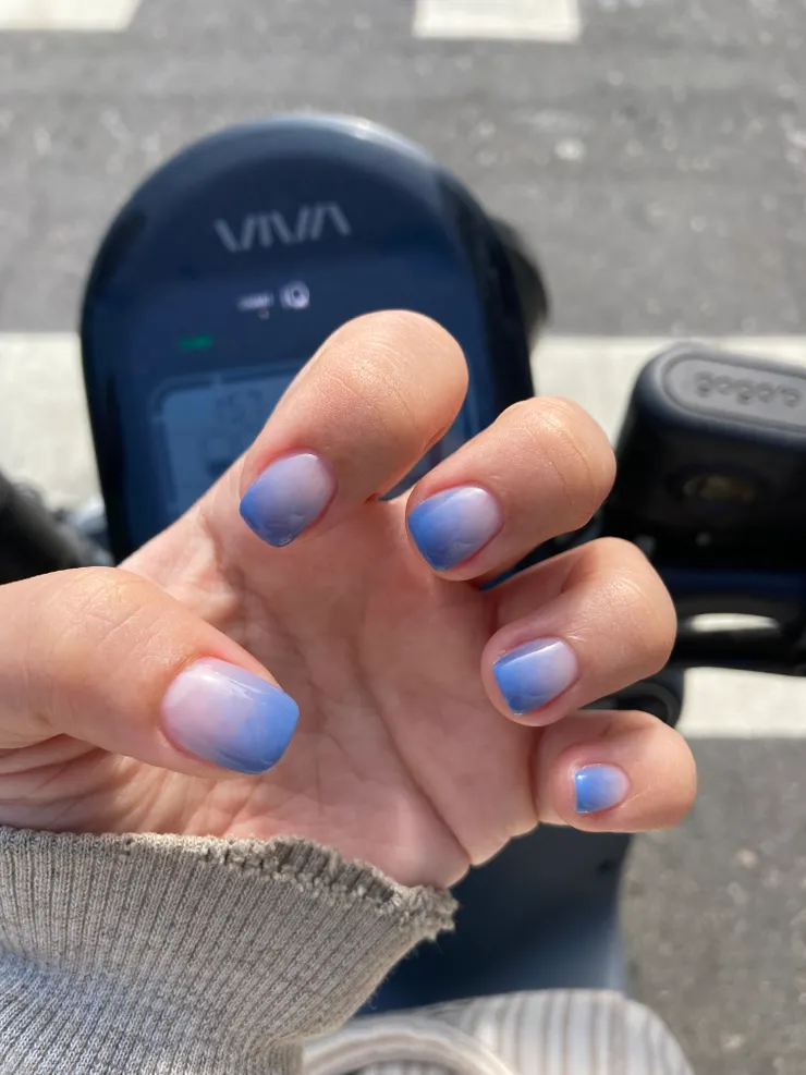 朋友說是美麗的獨角獸色（請忽略破爛的袖口）