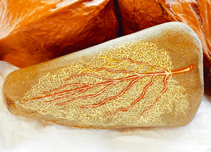 巫女 野村祐的手繪石頭 梵靈乾坤工作室提供