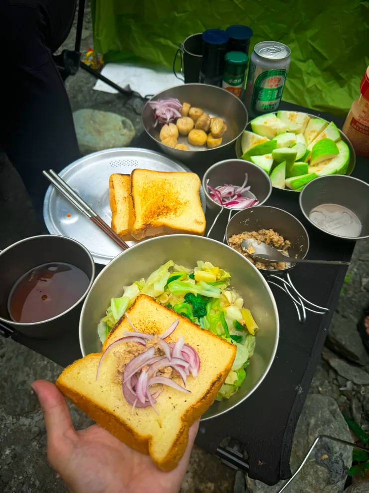 簡單的早餐配上冰咖啡,美味又滿足~