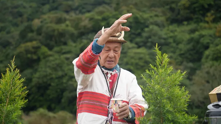 國家級耆老Kenzi為種植澳洲茶樹送上祝禱