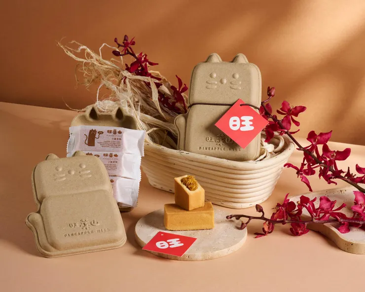 圖說：超萌旺萊貓造型的財運旺旺萊（春節版），禮盒以鳳梨葉中的天然鳳梨纖維與再生紙漿製作而成，享受美味鳳梨酥同時也為環境永續盡一份心力。（資料來源：旺萊山）