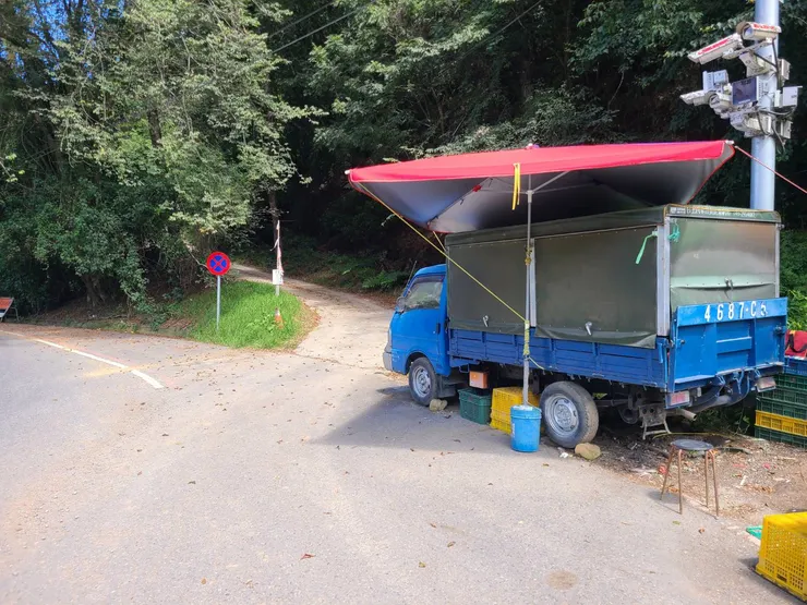 在此叫接駁,省去走到登山口的體力、時間,縱走真的不要浪費體力,錢花下去