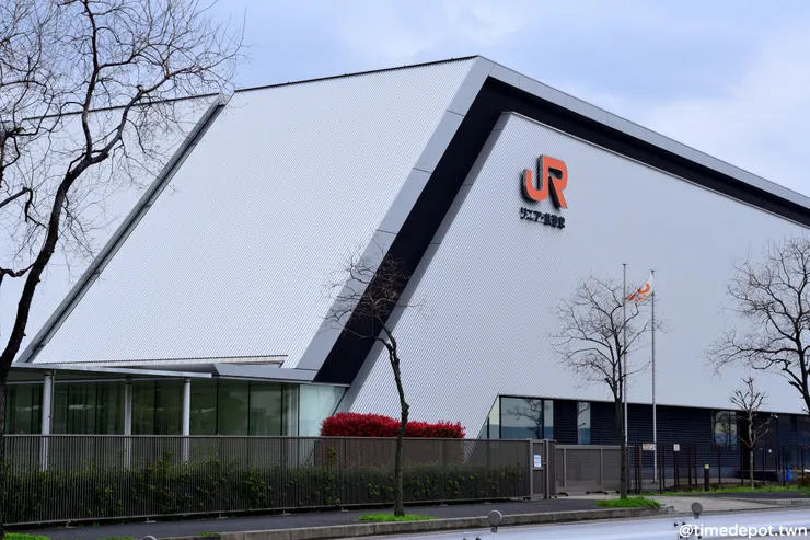 磁浮鐵道館的外觀也仿照新幹線列車呈現流線形