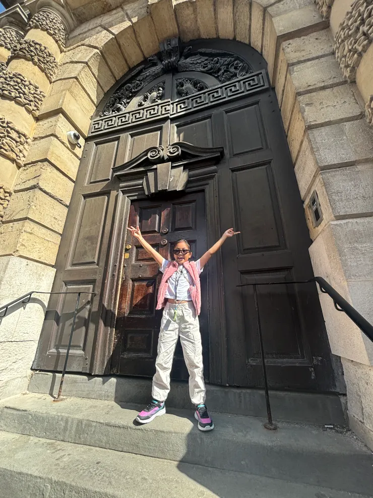 豆豆先生曾就讀的＂皇后學院＂