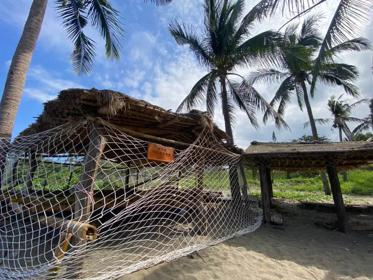 茅草屋變成部落大學的教室了