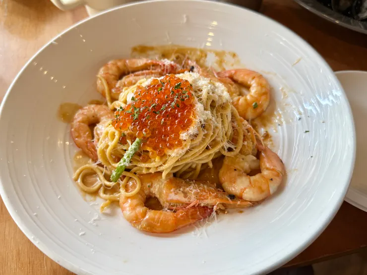 鮭魚卵鮮蝦汁義大利麵   390元