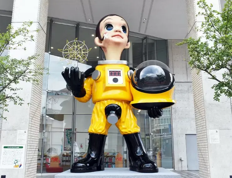 備受爭議的《サン・チャイルド(Sun child)》(2012)/照片來源:美術手帖