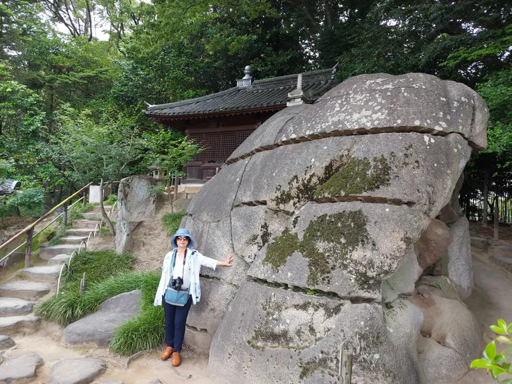 慈眼堂和烏帽岩