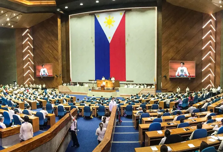 不論眾議院還是參議院，過半都是小馬可仕「膠己狼」（自己人），豈有不過之理？