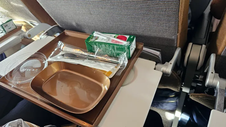 老爸的主餐還在加熱還沒送上來!