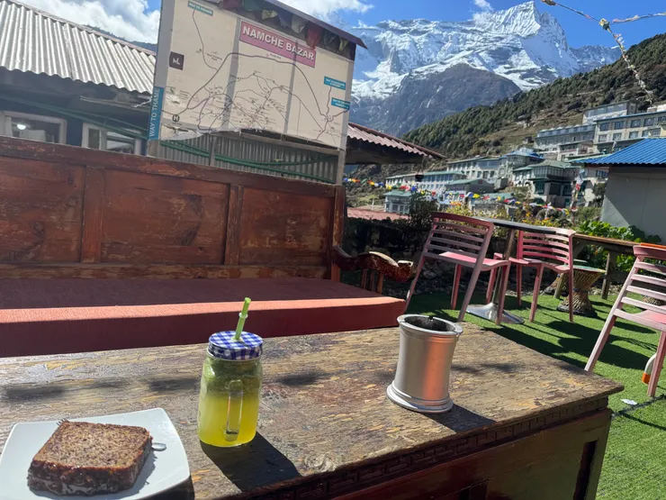 我點的胡蘿蔔蛋糕和水果茶