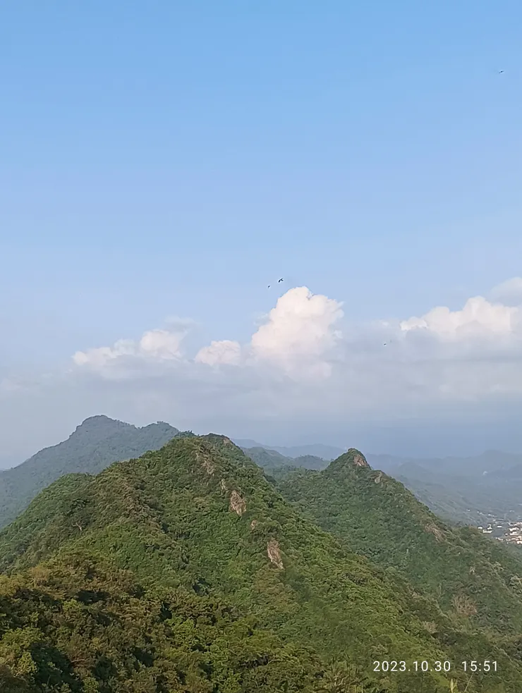 與靈山對望，餘同上