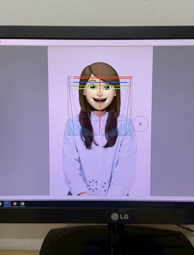 修圖大師會使用框線盡量使五官對齊或對稱