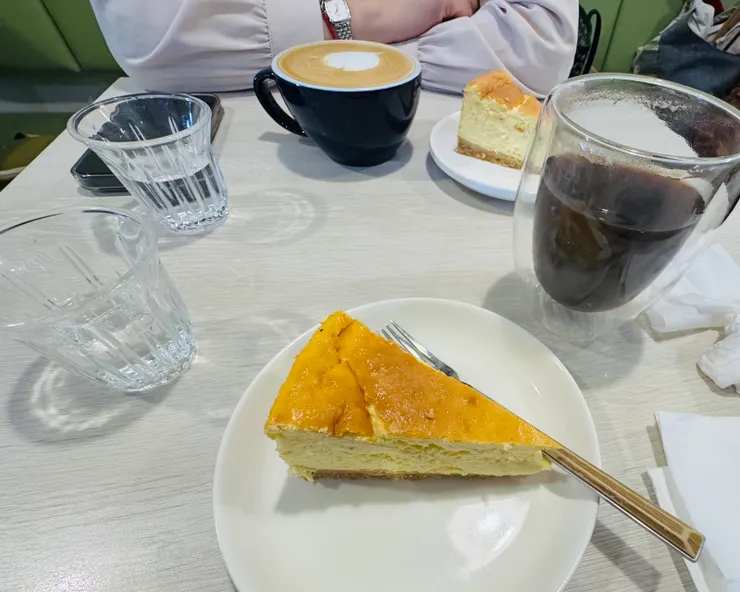 拍攝於2025年12月23日，台北 行天宮捷運站附近