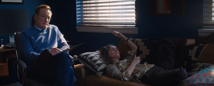 著名脫口秀演員（也是本屆奧斯卡主持人）Conan O'Brien飾演女主角的諮商師同事，表現十分搶眼