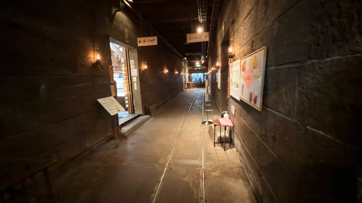 北一硝子三號館原是漁業倉庫，輕便車軌道便於運輸。