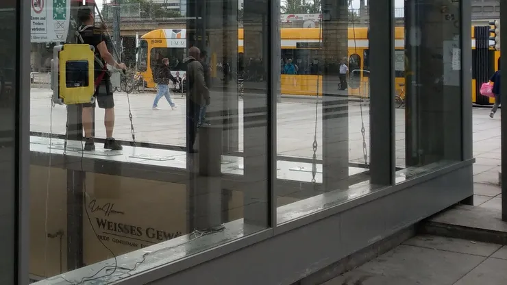 機器與人工洗窗大對決