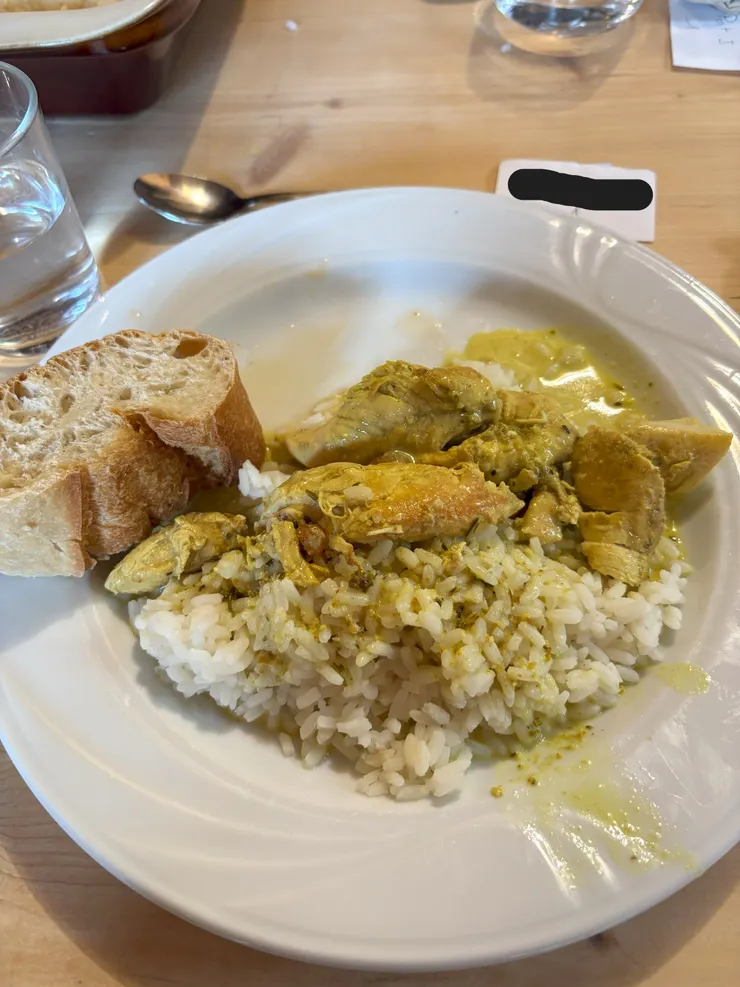 主菜 (綠咖哩雞飯+麵包)