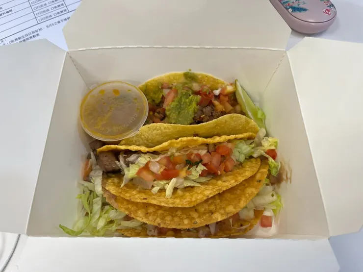 牛肉醬、豆泥起司、牛排玉米餅。