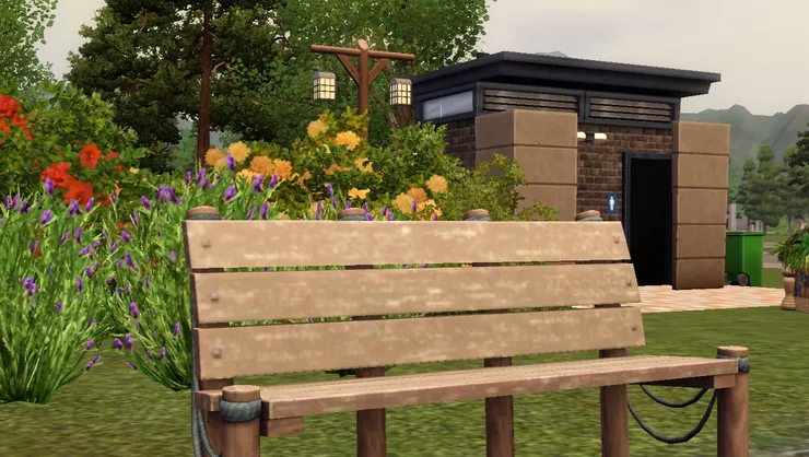 長椅特意跟公廁有段距離，坐下休息很是自在。