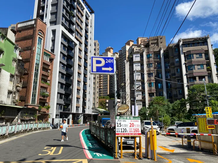 高樓林立的富山路