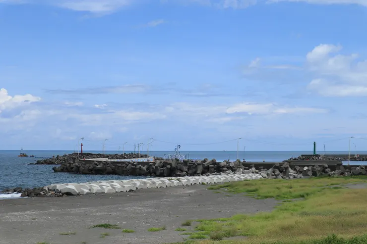 彌陀漁港的出海口位置