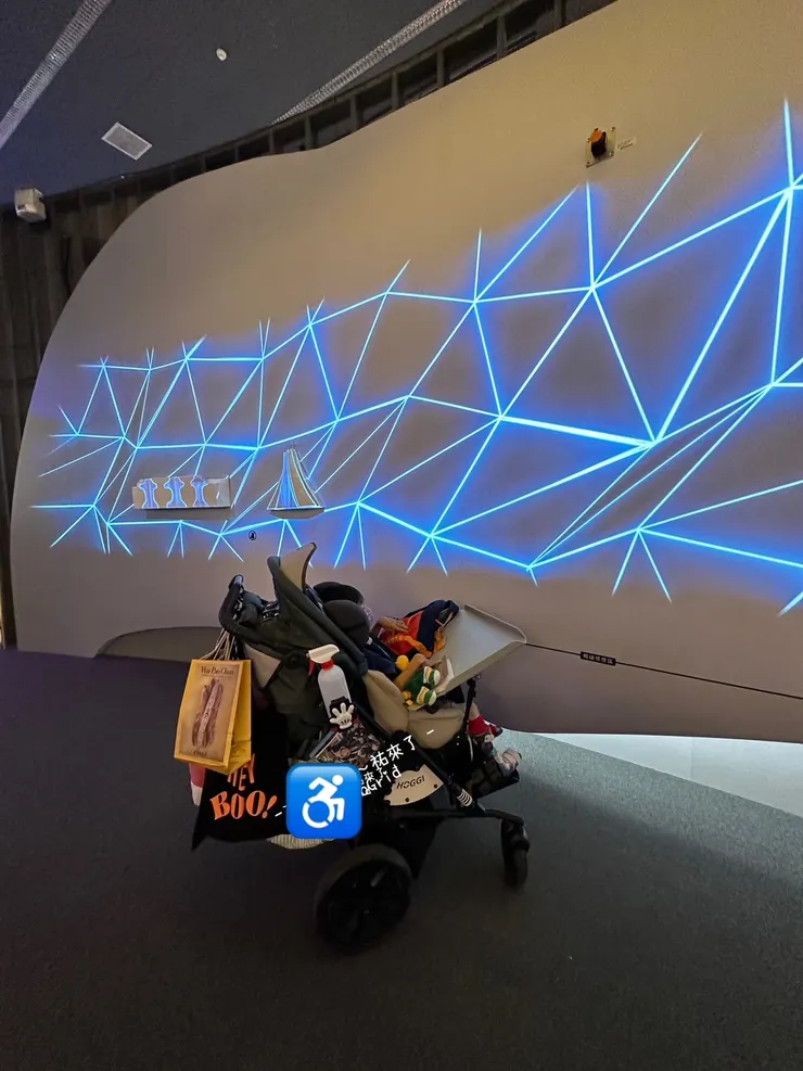 ⚠️ 光影互動對於部分有癲癎族群可能誘發腦部放電反應，請斟酌孩子的病況參與。