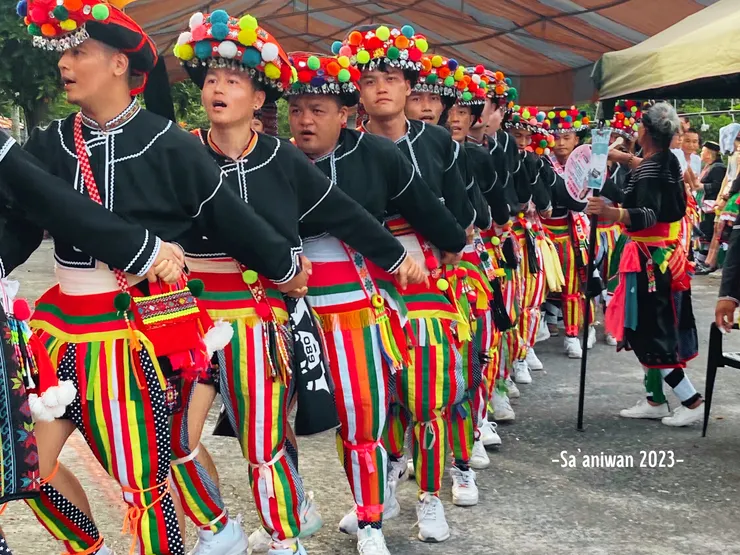色彩繽紛的頭飾
