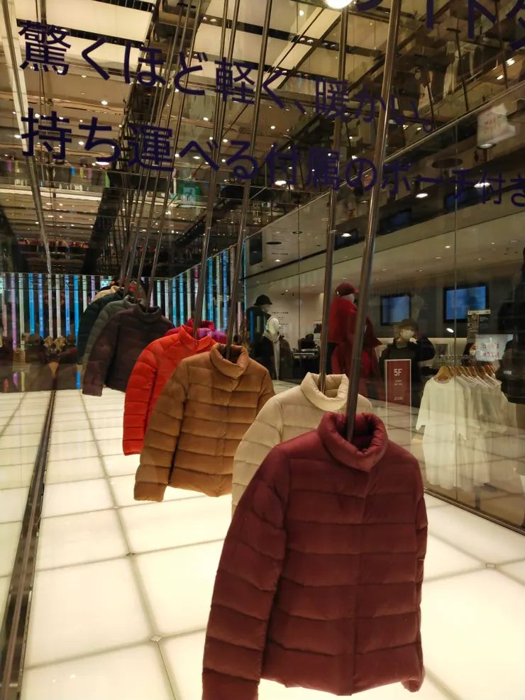 招牌羽絨外套搖擺中