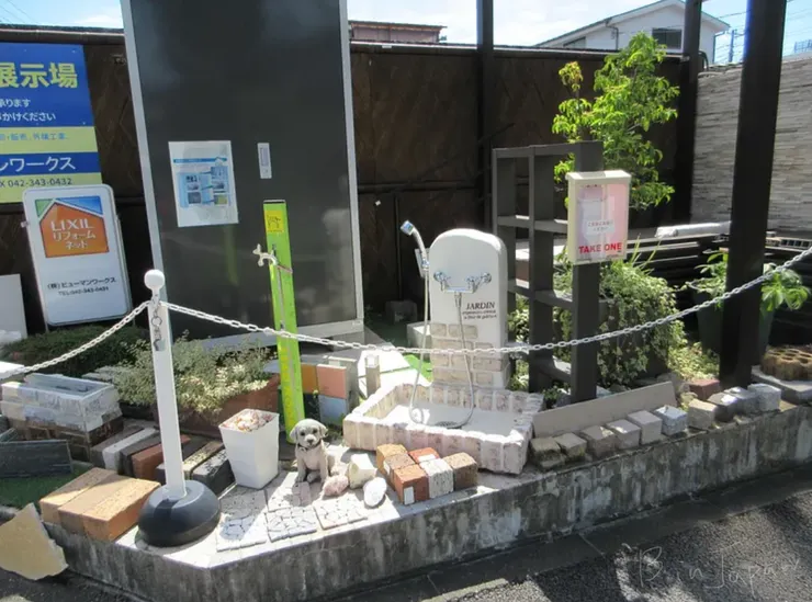 設置在路邊，可以沖洗狗狗的地方