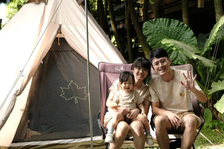 前幾張還乖乖坐著