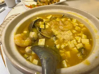 月光能體會早上就想吃鐵板麵，中午想吃炸雞排便當的人，他們的心情是怎麼想的，因為想要吃好吃的東西，不行嗎？吃進熱騰騰又香噴噴的餐點不就是人的基本人權嗎？不給吃不是太為難自己了？