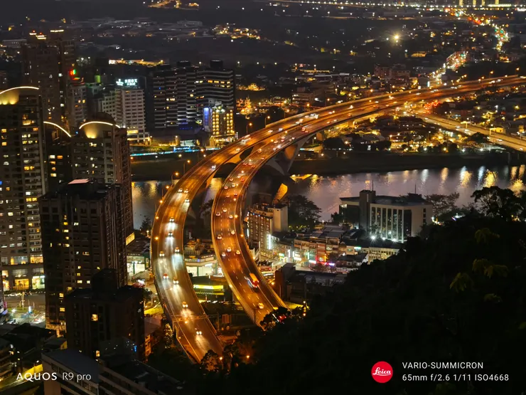 小獅山俯瞰國道三號夜景(SHARP AQUOS R9 pro,65mm)