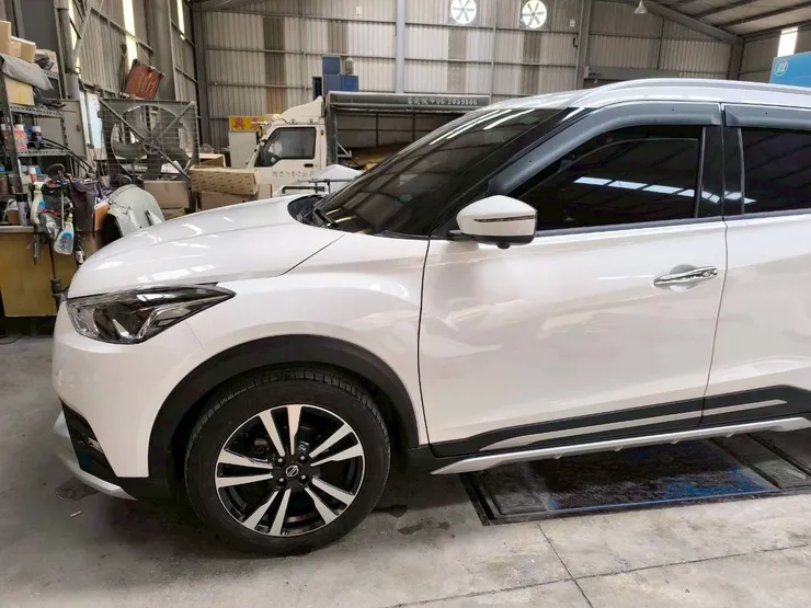 車輛鈑金烤漆完成後側面照外觀完整