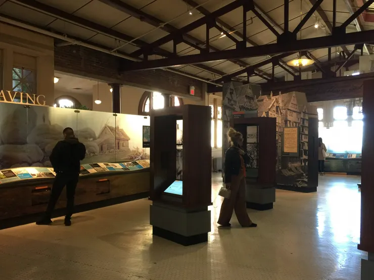 展示當時移民所使用的設施和工具