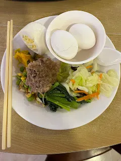 即使是這樣的小事，也可以認定就是一種幸運或奇蹟。有人可能會說：付錢本來就可以拿到早餐，這有什麼好感恩的。但就算想付錢，也還要面對可能要排很長或者餐點做錯的可能性，能夠又快又準確的拿到早餐，就不能說是一件很平凡無奇的事。