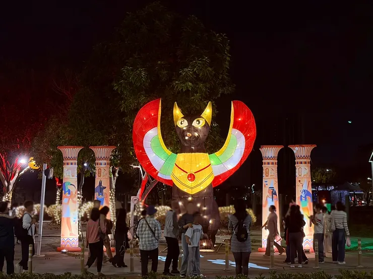 入口貓女神巴斯特開啟夢境神祕通道。圖/臺中市政府農業局提供