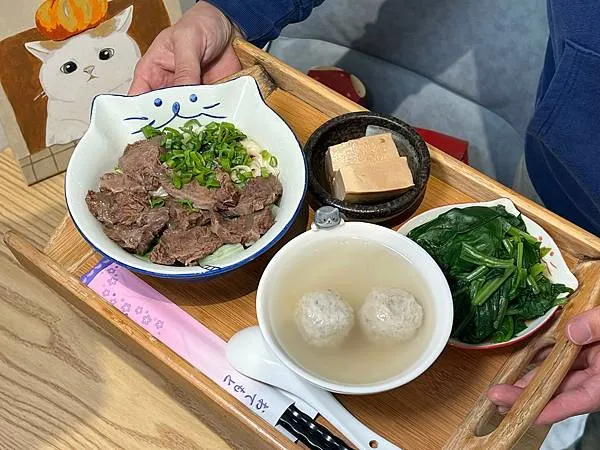 *(西屯美食)瘋拌麵~五大堅持麵食好吃又安心!椒麻牛肉麵超好