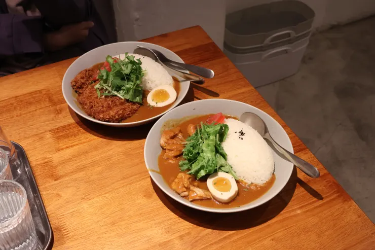 經典日式炸豬排咖哩飯、煎焙和風雞腿咖哩飯