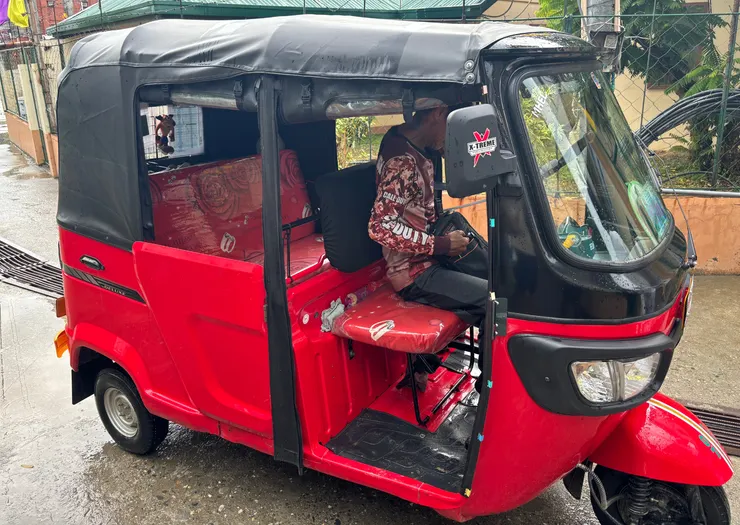 民都洛島三輪車，最多可以坐4個人