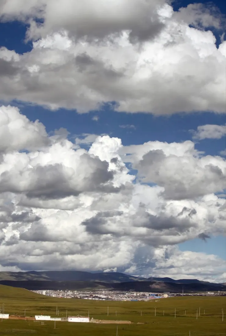 西藏高原上層層雲海